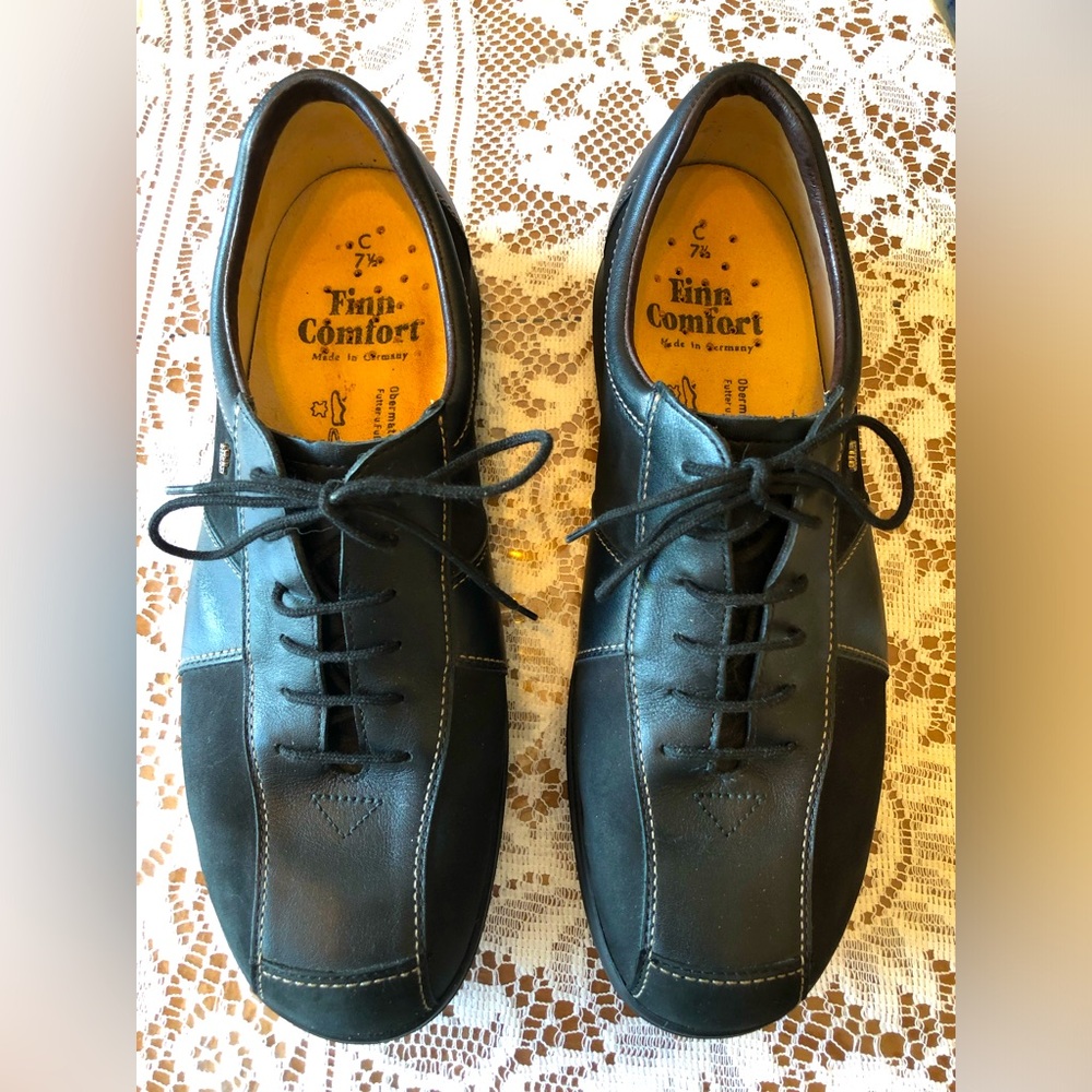 Finn Comfort, size 7.5 European (9.5 US) lace up oxfords.